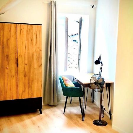 Une Maison Design Dans Le Centre Ville フォワ エクステリア 写真
