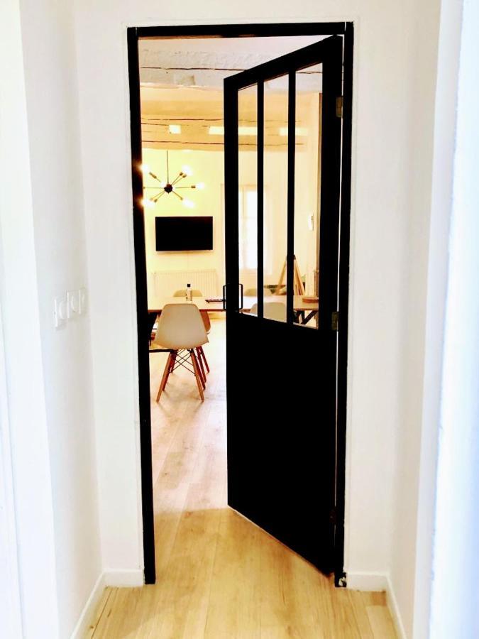 Une Maison Design Dans Le Centre Ville フォワ エクステリア 写真