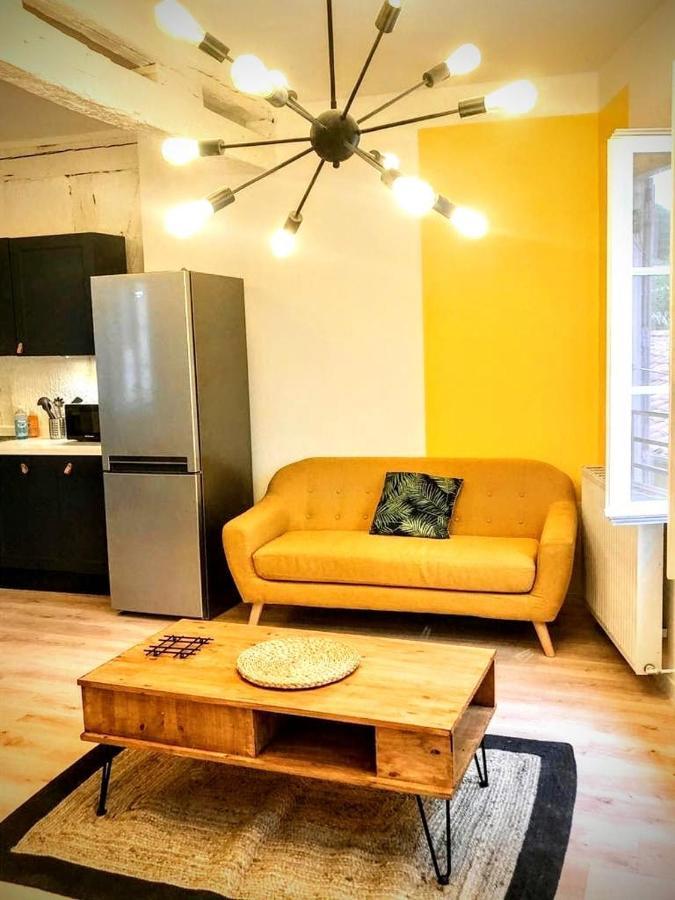 Une Maison Design Dans Le Centre Ville フォワ エクステリア 写真