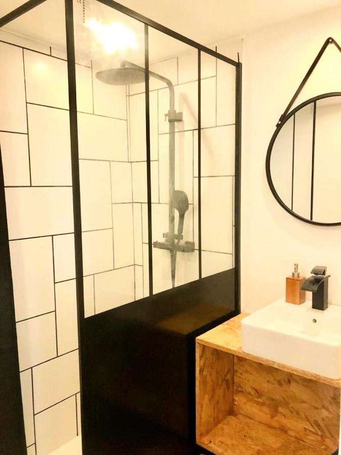 Une Maison Design Dans Le Centre Ville フォワ エクステリア 写真