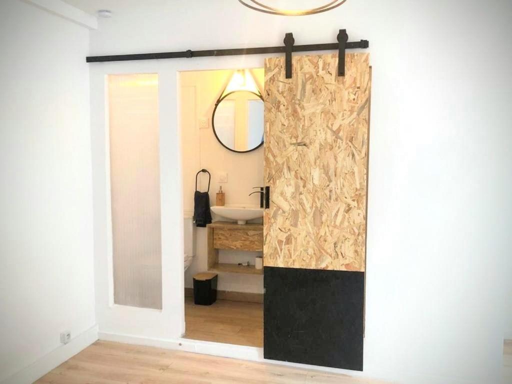 Une Maison Design Dans Le Centre Ville フォワ エクステリア 写真