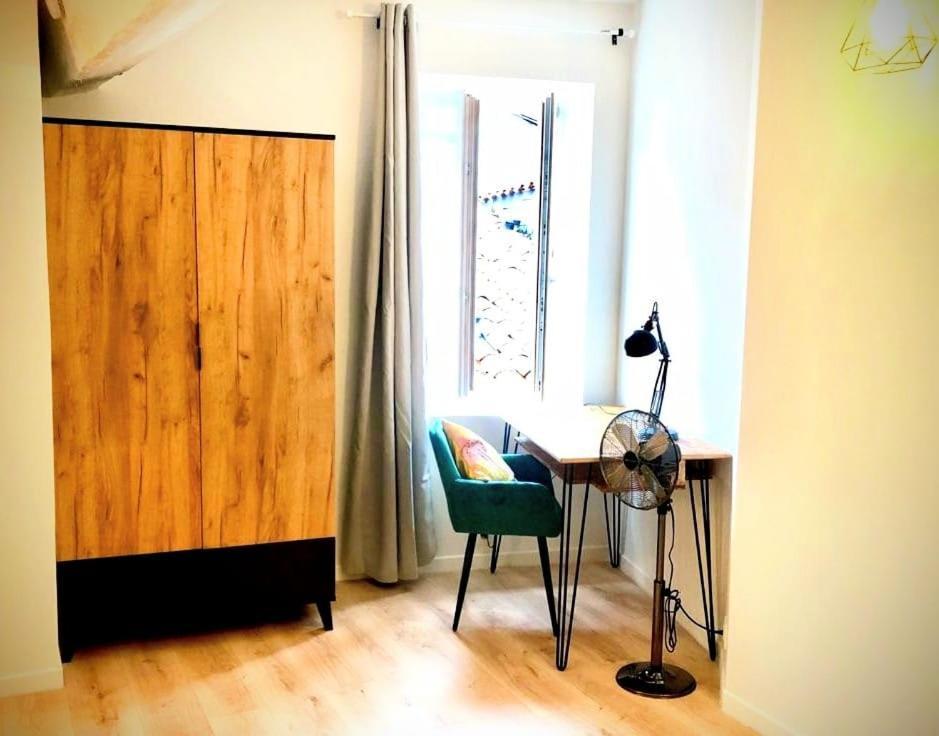 Une Maison Design Dans Le Centre Ville フォワ エクステリア 写真